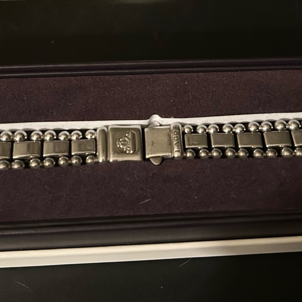 Lagos woman’s caviar watch band